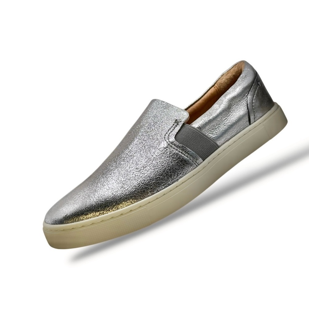 FRYE Ivy Metallic Leather Slip-On Sneakers 7.5 Iridescent Silver Comfort Flats - Picture 12 of 13